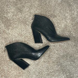 Vince Camuto NEVER WORN Black Textured Block Heel Booties - Size 7-1/2